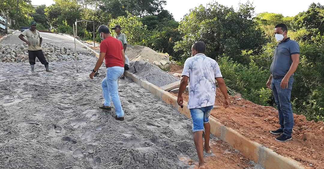 Camacã: Prefeitura reinicia o calçamento da Rua da Jaqueira